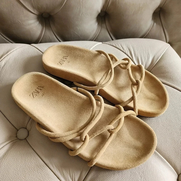 🎉HOST PICK🎉 ZARA Tan Suede 100% Leather Strap Sandals Slides size 8 - Picture 1 of 3